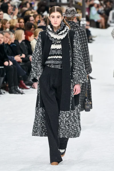Look 8